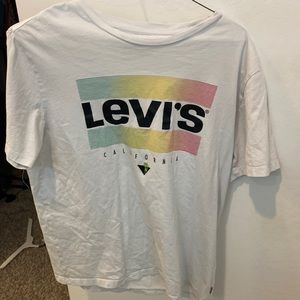 Levi graphic tee